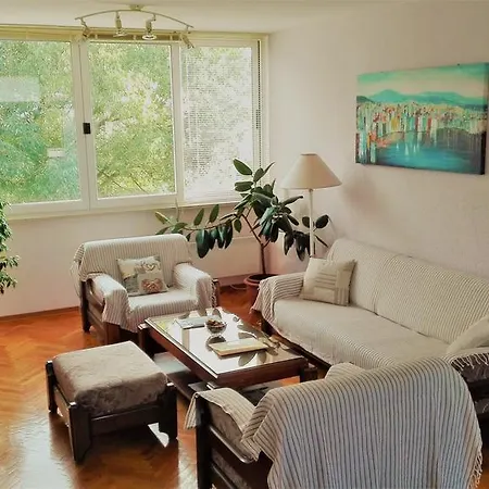 Veronika Apartment *